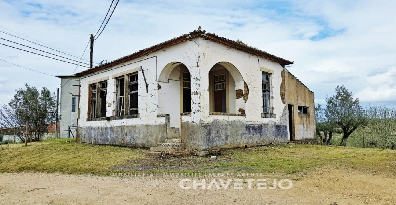 Moradia T2 para Venda em Serra e Junceira Foto 7