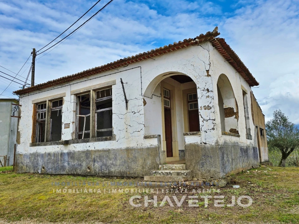 Moradia T2 para Venda em Serra e Junceira Foto 2