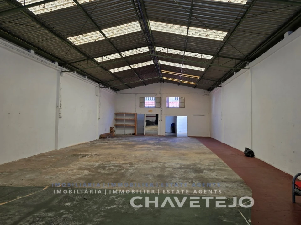 Armazém para Venda em São João Baptista e Santa Maria dos Olivais Foto 2