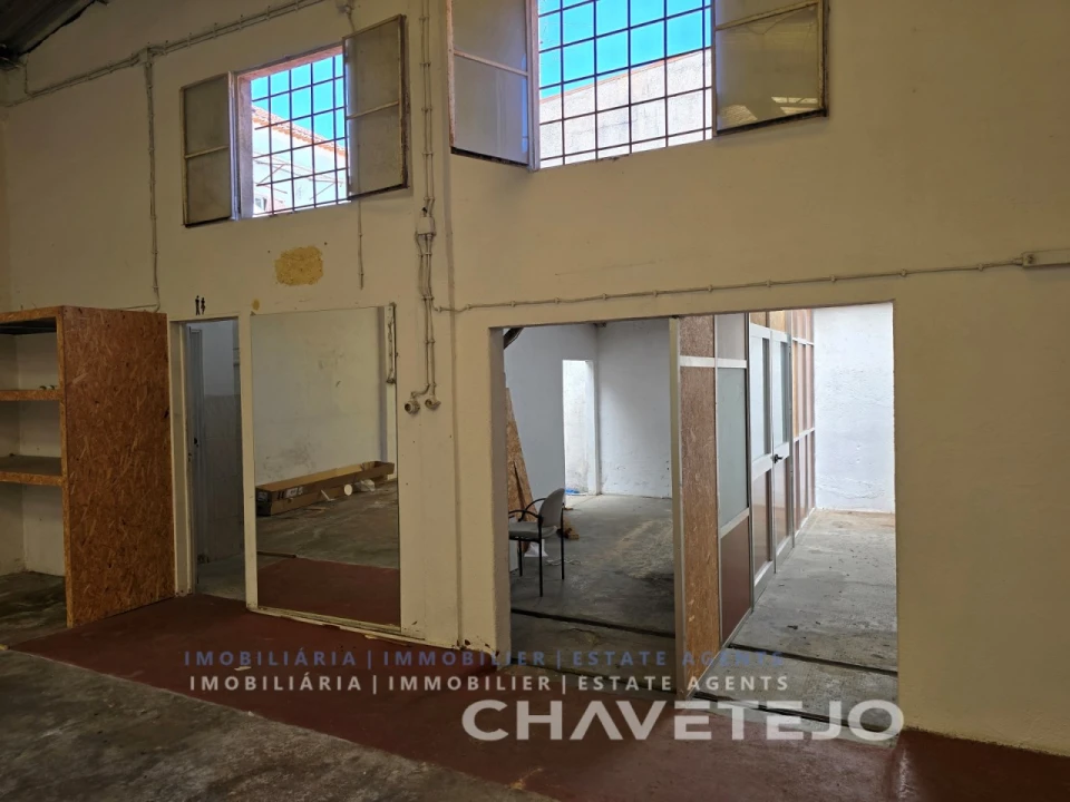 Armazém para Venda em São João Baptista e Santa Maria dos Olivais Foto 4