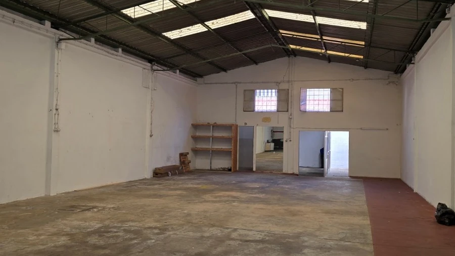 Armazém para Venda em São João Baptista e Santa Maria dos Olivais