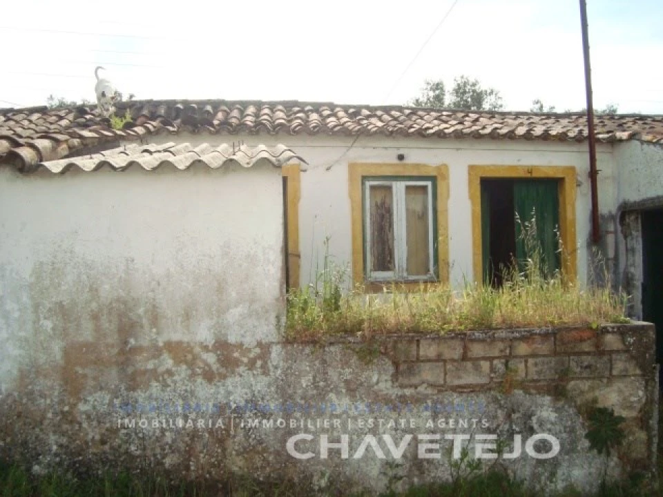 Moradia T2 para Venda em Casais e Alviobeira Foto 1