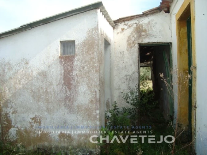 Moradia T2 para Venda em Casais e Alviobeira Foto 2