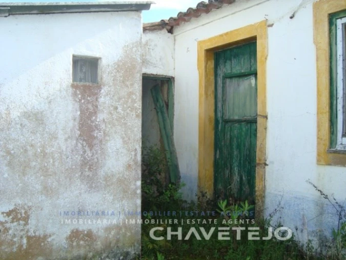 Moradia T2 para Venda em Casais e Alviobeira Foto 3