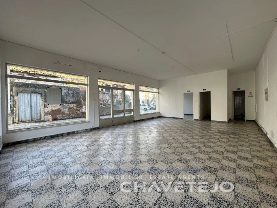 Loja para Arrendamento em São João Baptista e Santa Maria dos Olivais Foto 4