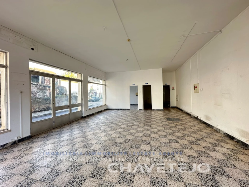 Loja para Arrendamento em São João Baptista e Santa Maria dos Olivais Foto 5