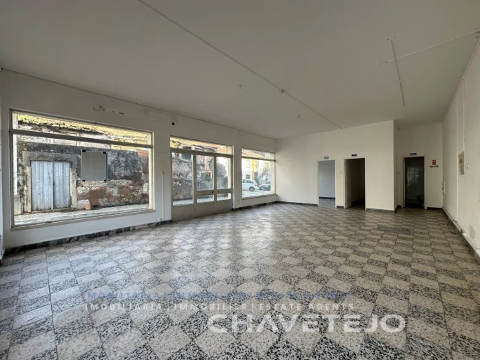 Loja para Arrendamento em São João Baptista e Santa Maria dos Olivais Foto 4