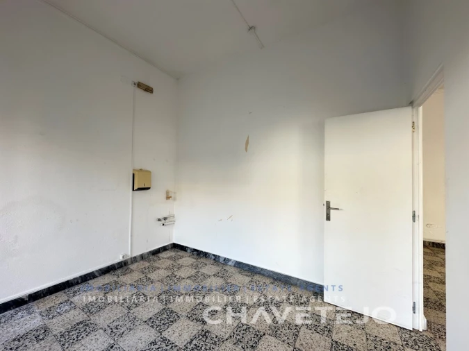 Loja para Arrendamento em São João Baptista e Santa Maria dos Olivais Foto 12