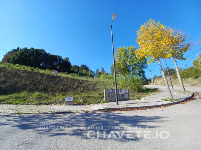 Terreno para Venda em São João Baptista e Santa Maria dos Olivais Foto 2