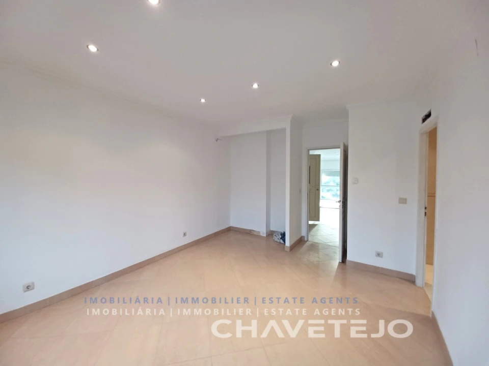 Moradia T3 para Venda em Além da Ribeira e Pedreira Foto 12