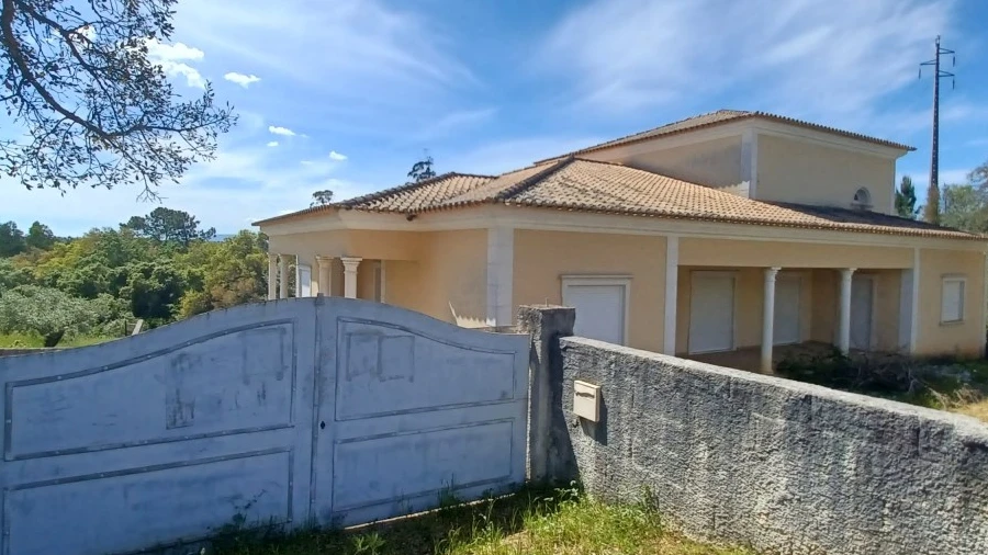 Moradia T3 para Venda em Além da Ribeira e Pedreira