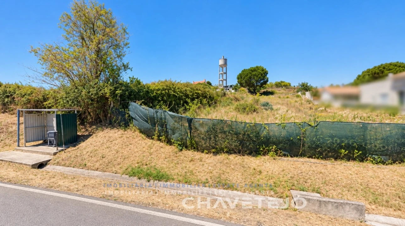 Terreno para Venda em Serra e Junceira Foto 2