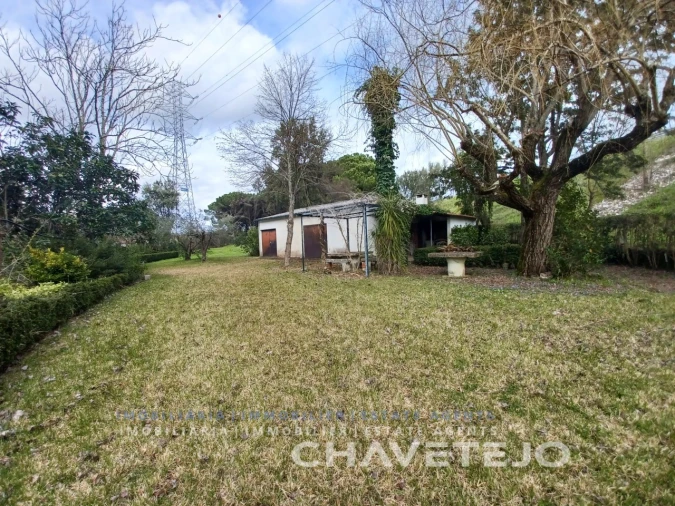 Terreno para Venda em São João Baptista e Santa Maria dos Olivais Foto 1