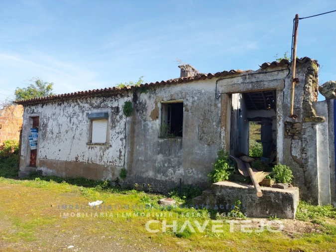 Moradia T4 para Venda em Serra e Junceira Foto 1