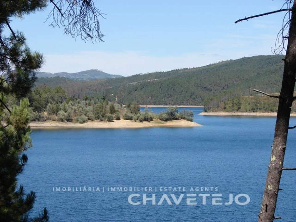Terreno para Venda em Serra e Junceira Foto 2