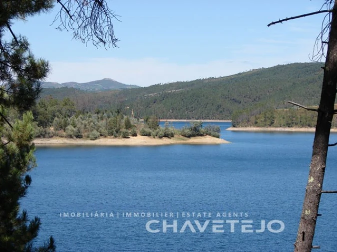 Terreno para Venda em Serra e Junceira Foto 2