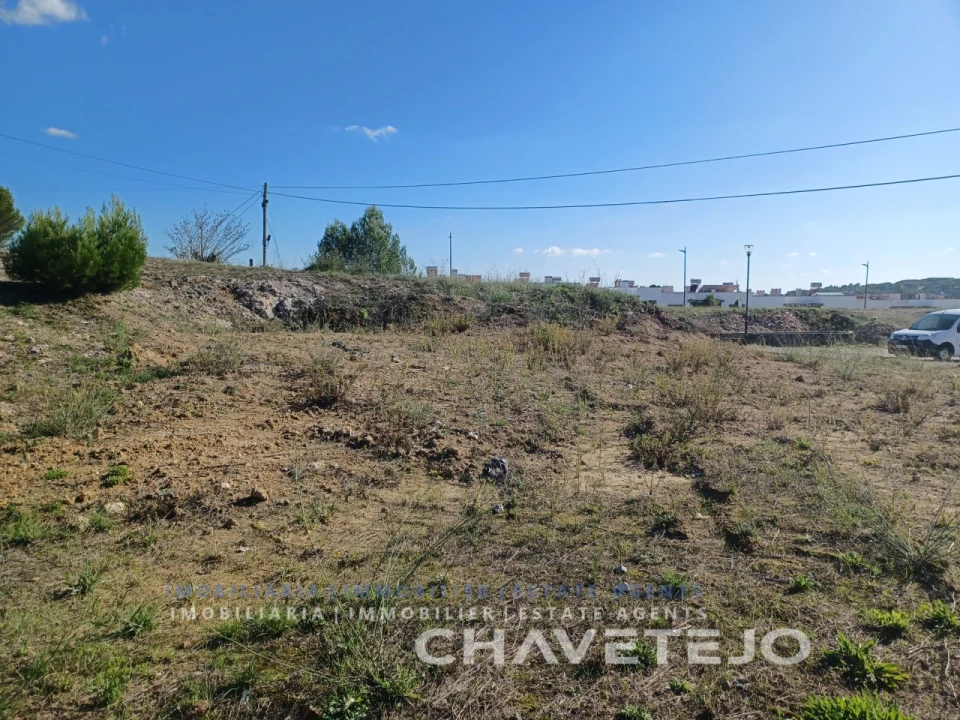 Terreno para Venda em São João Baptista e Santa Maria dos Olivais Foto 2