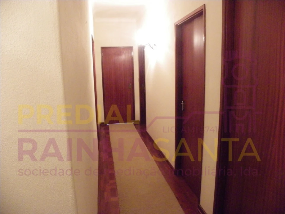 Moradia T3 para Venda em Almalagues Foto 5