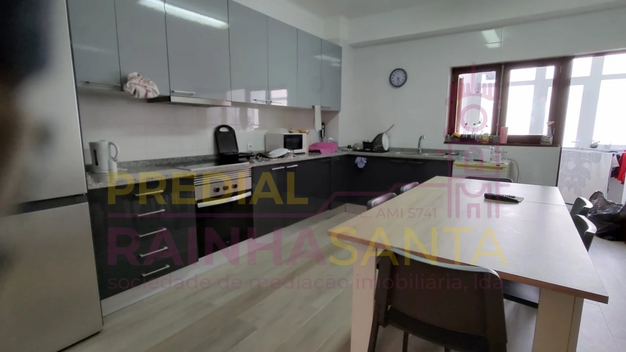 Quarto para Arrendamento em Sé Nova, Santa Cruz, Almedina e São Bartolomeu Foto 4