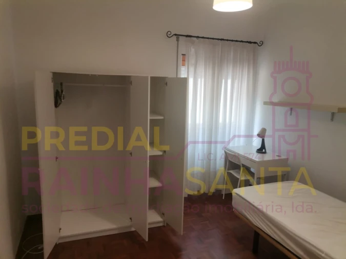 Quarto para Arrendamento em Sé Nova, Santa Cruz, Almedina e São Bartolomeu Foto 2