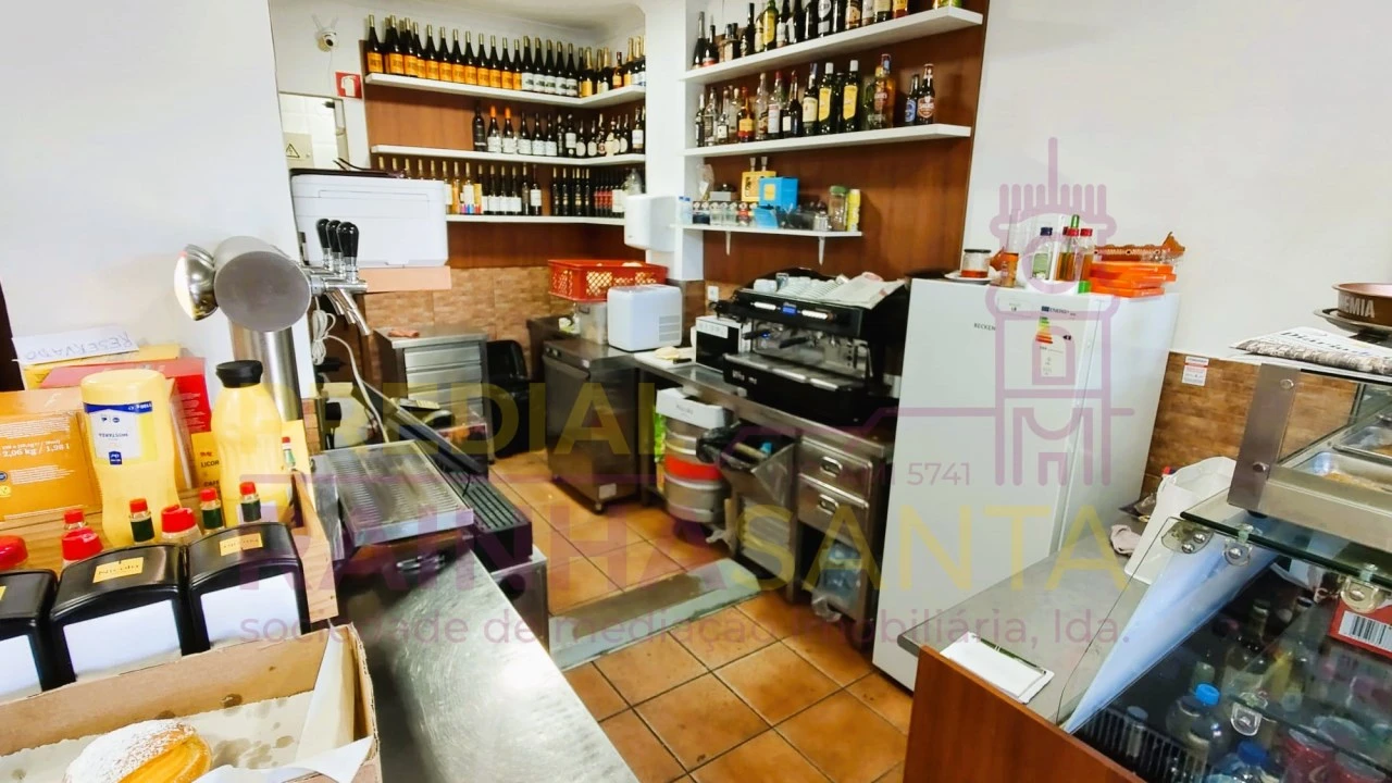 Negócio para Venda em Santo Antonio dos Olivais Foto 1