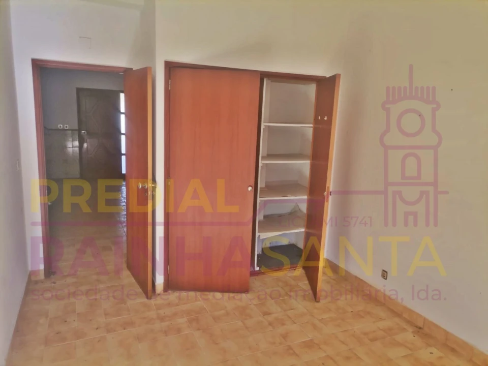 Moradia T5 para Venda em Cernache Foto 12