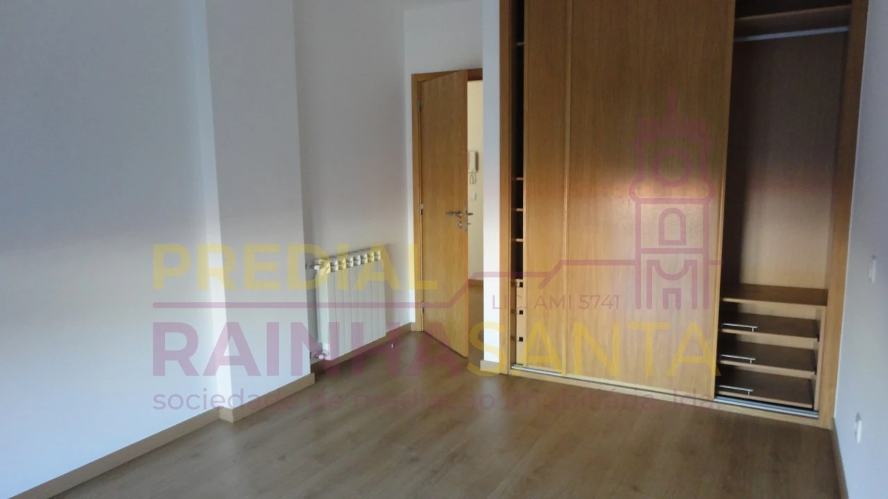 Apartamento T3 para Arrendamento em Santa Clara e Castelo Viegas Foto 9