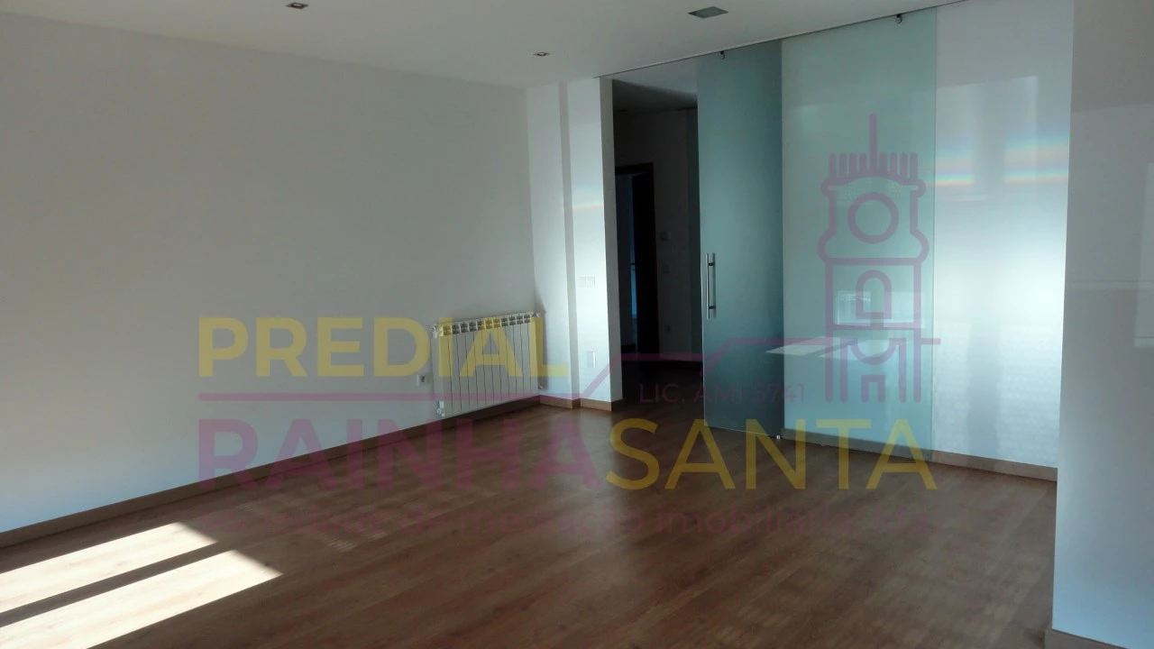 Apartamento T3 para Arrendamento em Santa Clara e Castelo Viegas Foto 7