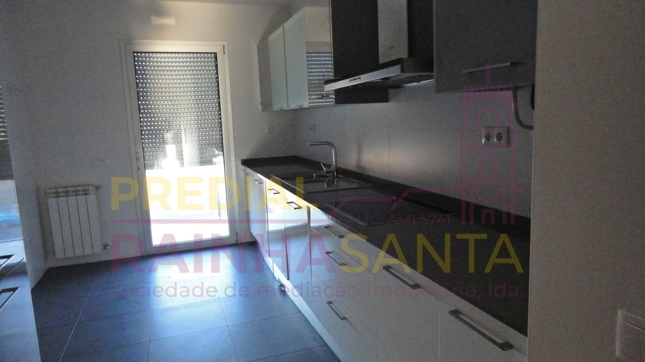 Apartamento T3 para Arrendamento em Santa Clara e Castelo Viegas Foto 1