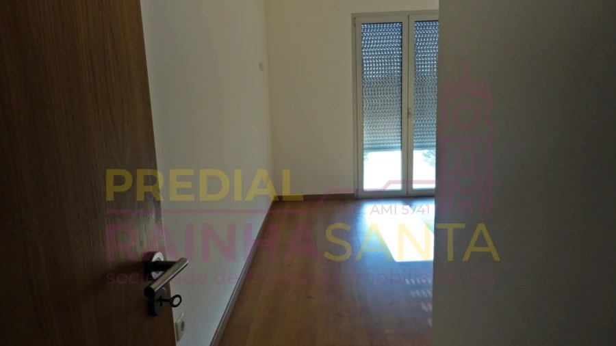 Apartamento T3 para Arrendamento em Santa Clara e Castelo Viegas Foto 8