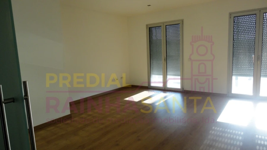 Apartamento T3 para Arrendamento em Santa Clara e Castelo Viegas Foto 6