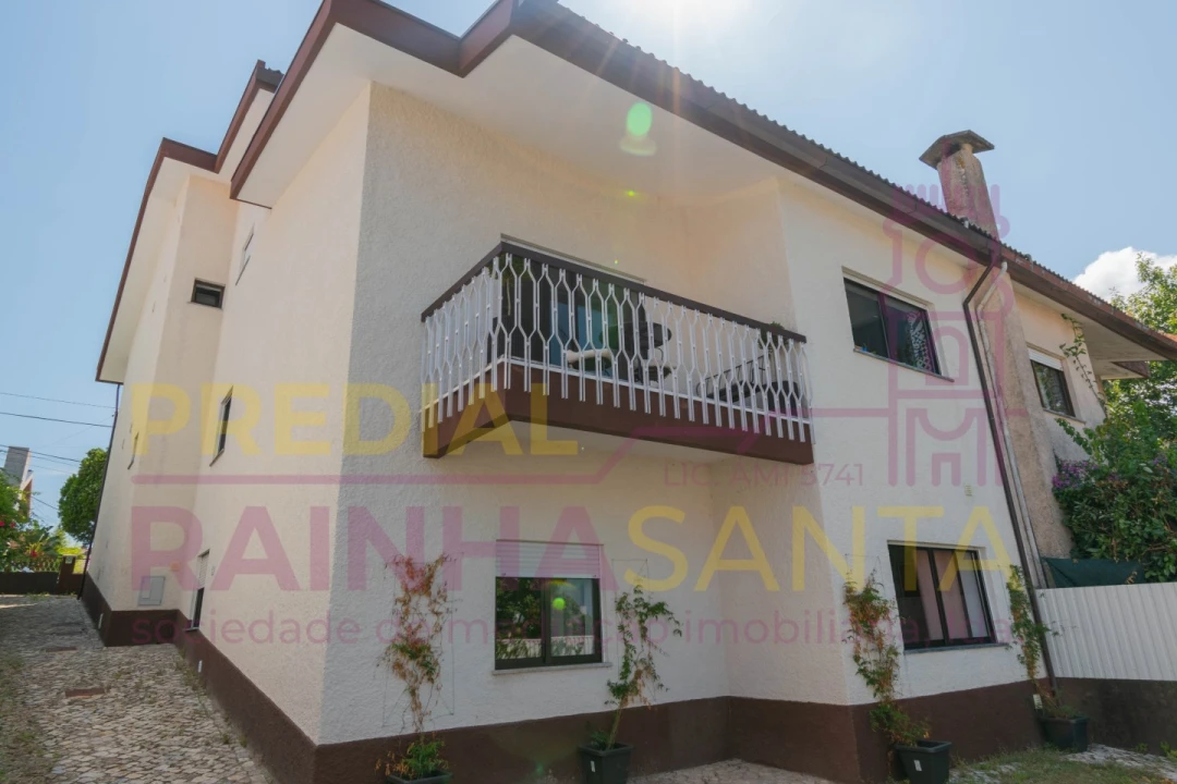 Moradia T12 para Venda em Santo Antonio dos Olivais Foto 1
