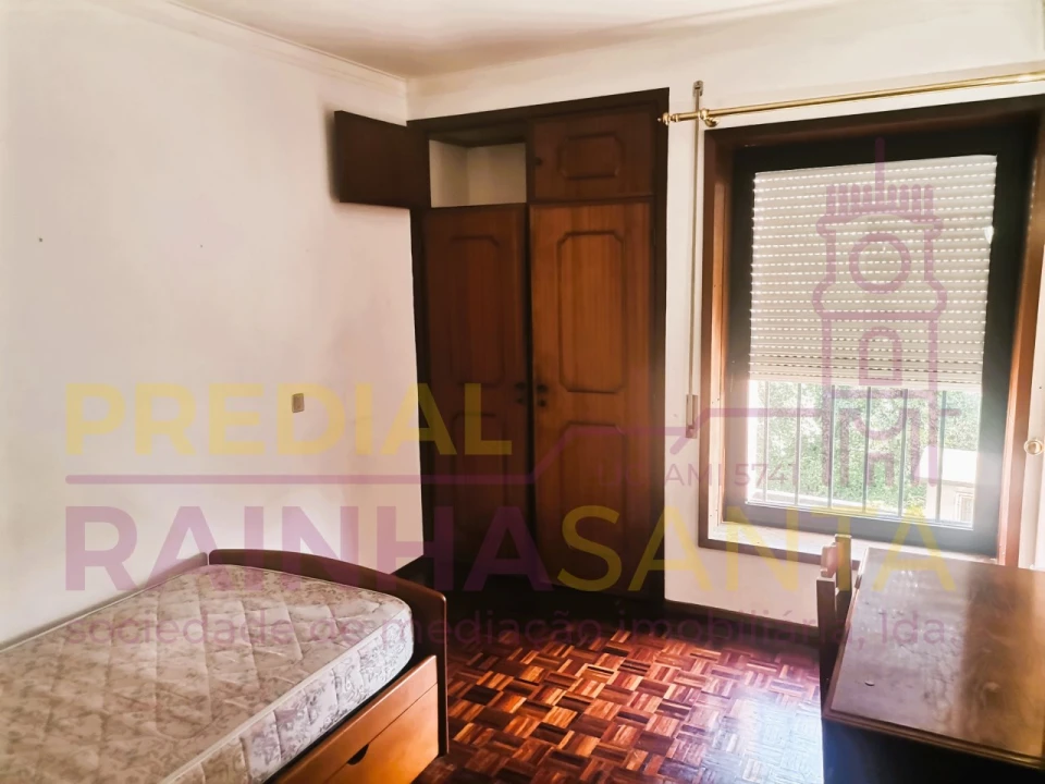 Quarto para Arrendamento em Santo Antonio dos Olivais Foto 1