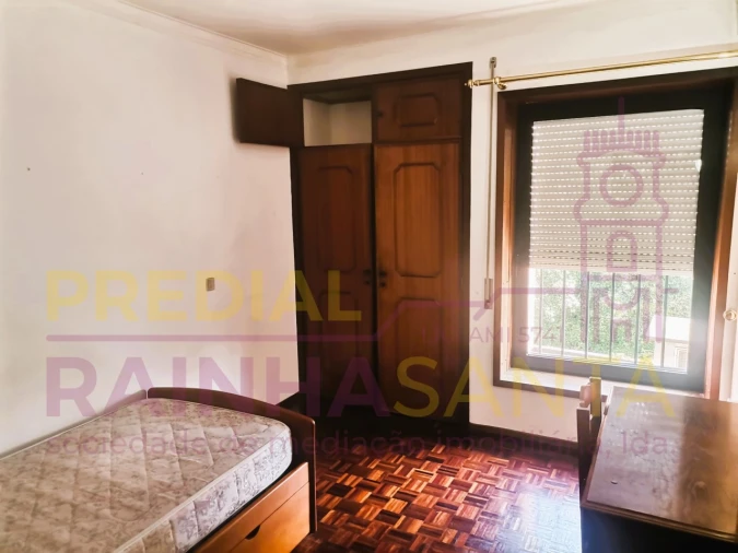 Quarto para Arrendamento em Santo Antonio dos Olivais Foto 1