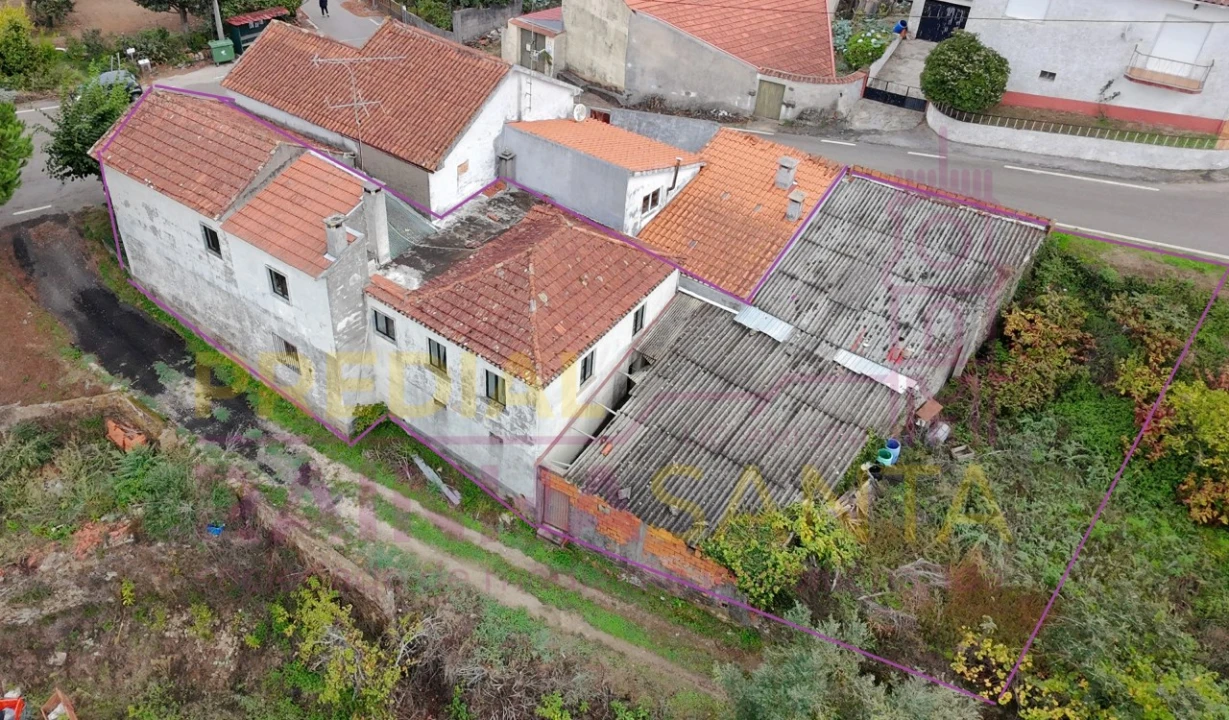 Moradia T4 para Venda em Arrifana Foto 1