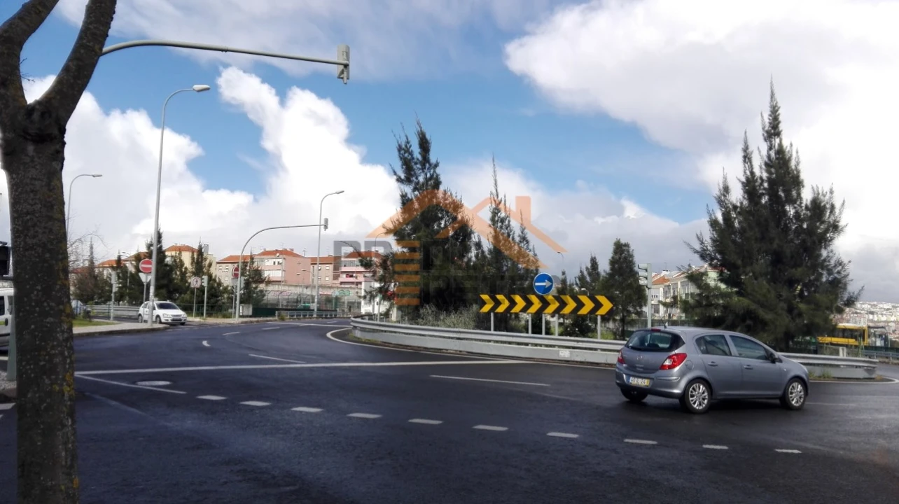 Loja para Venda em Benfica Foto 1