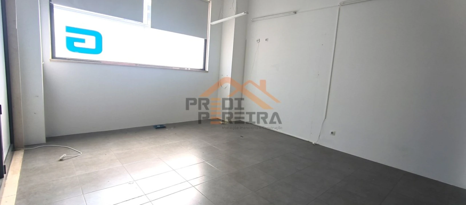 Loja para Venda em Santo António dos Cavaleiros e Frielas Foto 13