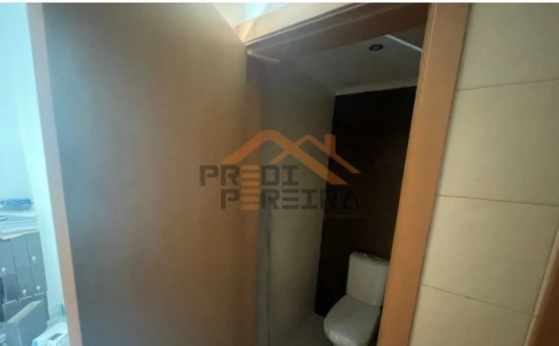 Loja para Venda em Santo António dos Cavaleiros e Frielas Foto 16