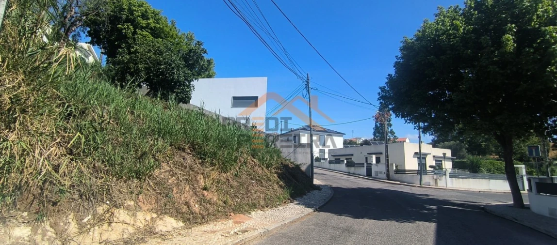 Terreno para Venda em Pontinha e Famões Foto 3