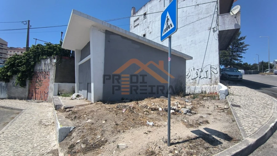 Loja para Venda em Pontinha e Famões Foto 3