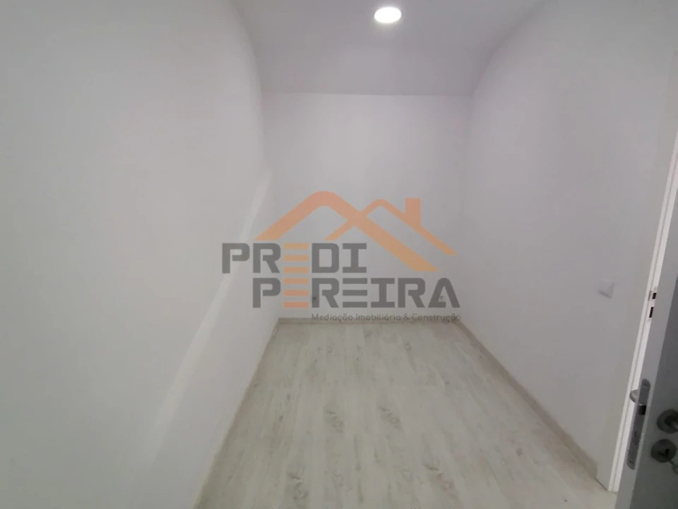 Moradia T9 para Venda em Ajuda Foto 15