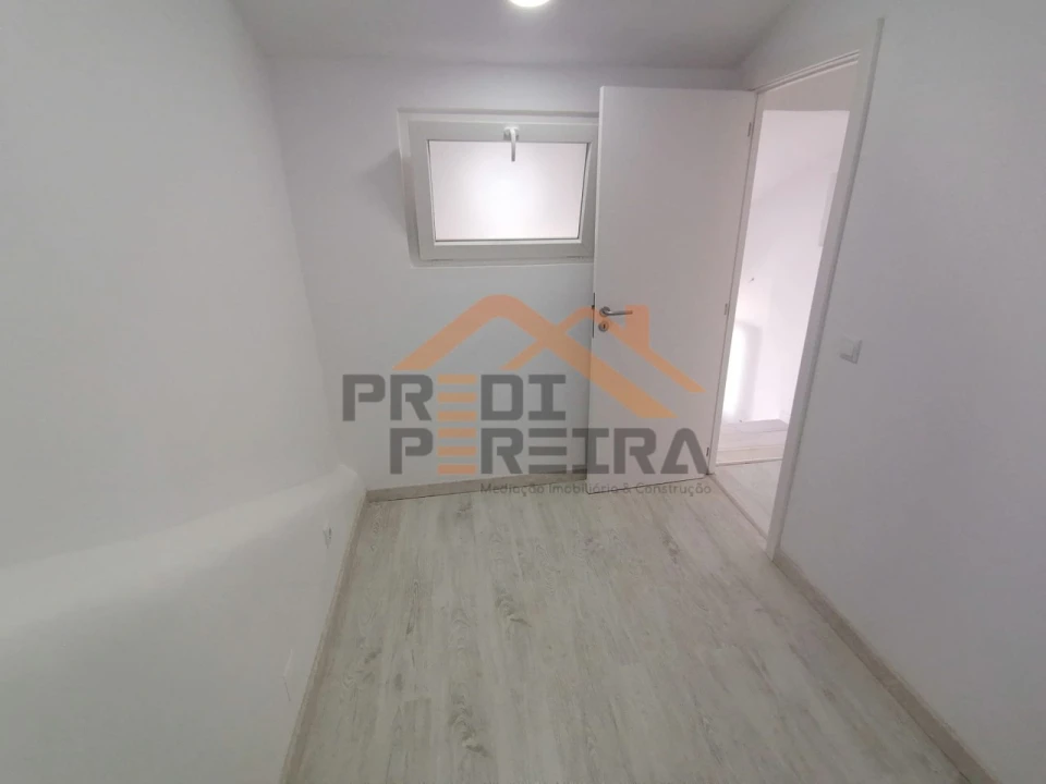 Moradia T9 para Venda em Ajuda Foto 17