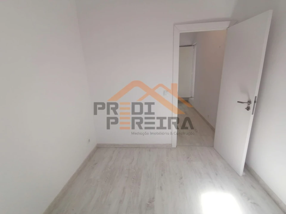 Moradia T9 para Venda em Ajuda Foto 22