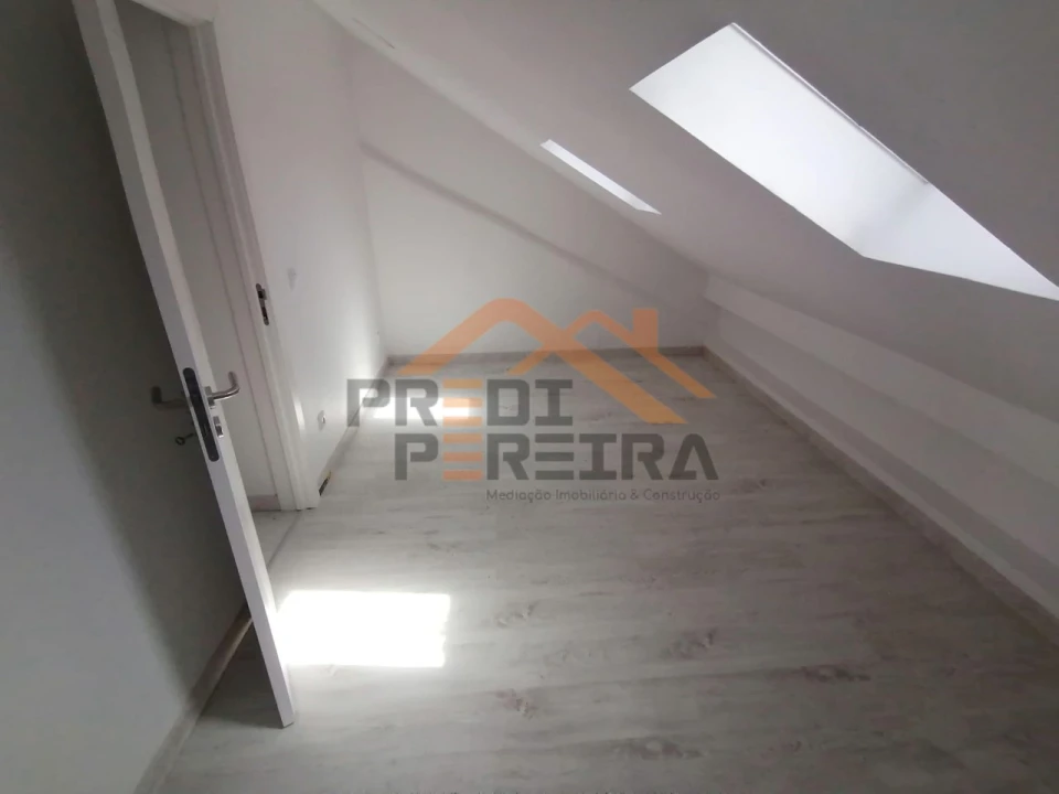 Moradia T9 para Venda em Ajuda Foto 26