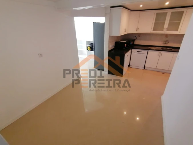 Moradia T9 para Venda em Ajuda Foto 3