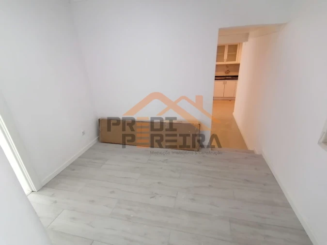 Moradia T9 para Venda em Ajuda Foto 5