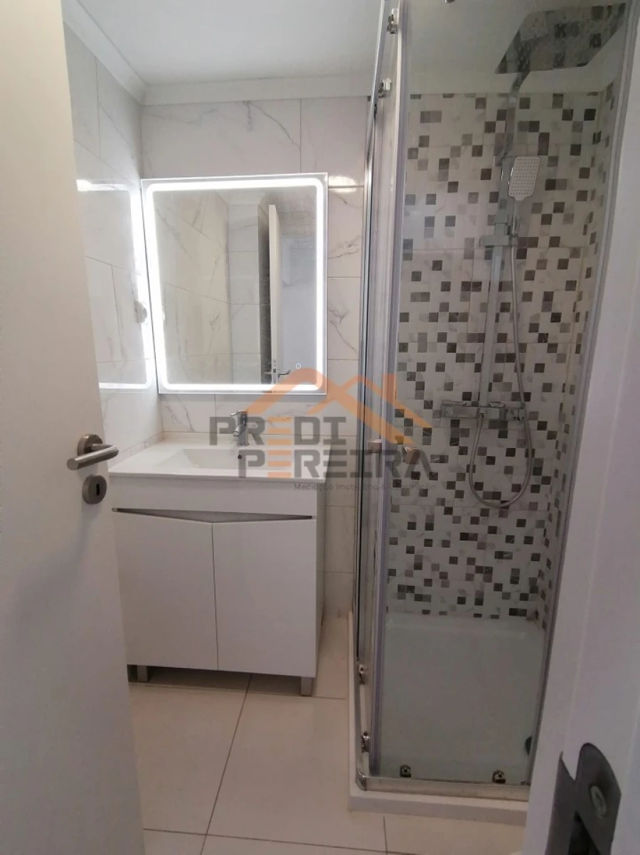 Moradia T9 para Venda em Ajuda Foto 8