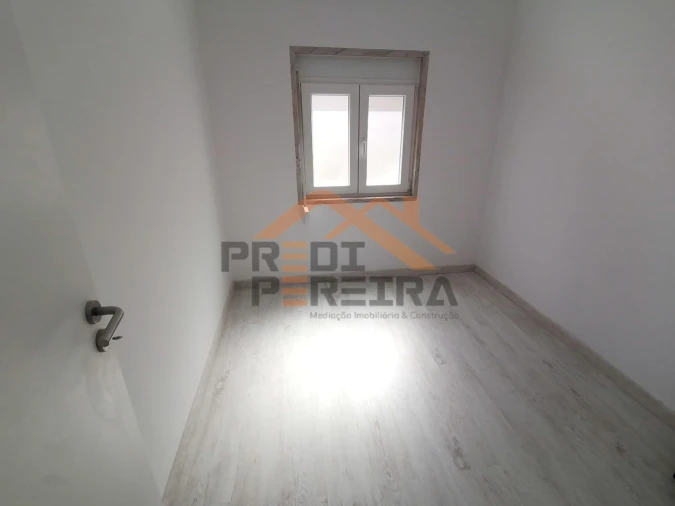 Moradia T9 para Venda em Ajuda Foto 10