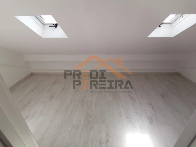 Moradia T9 para Venda em Ajuda Foto 27