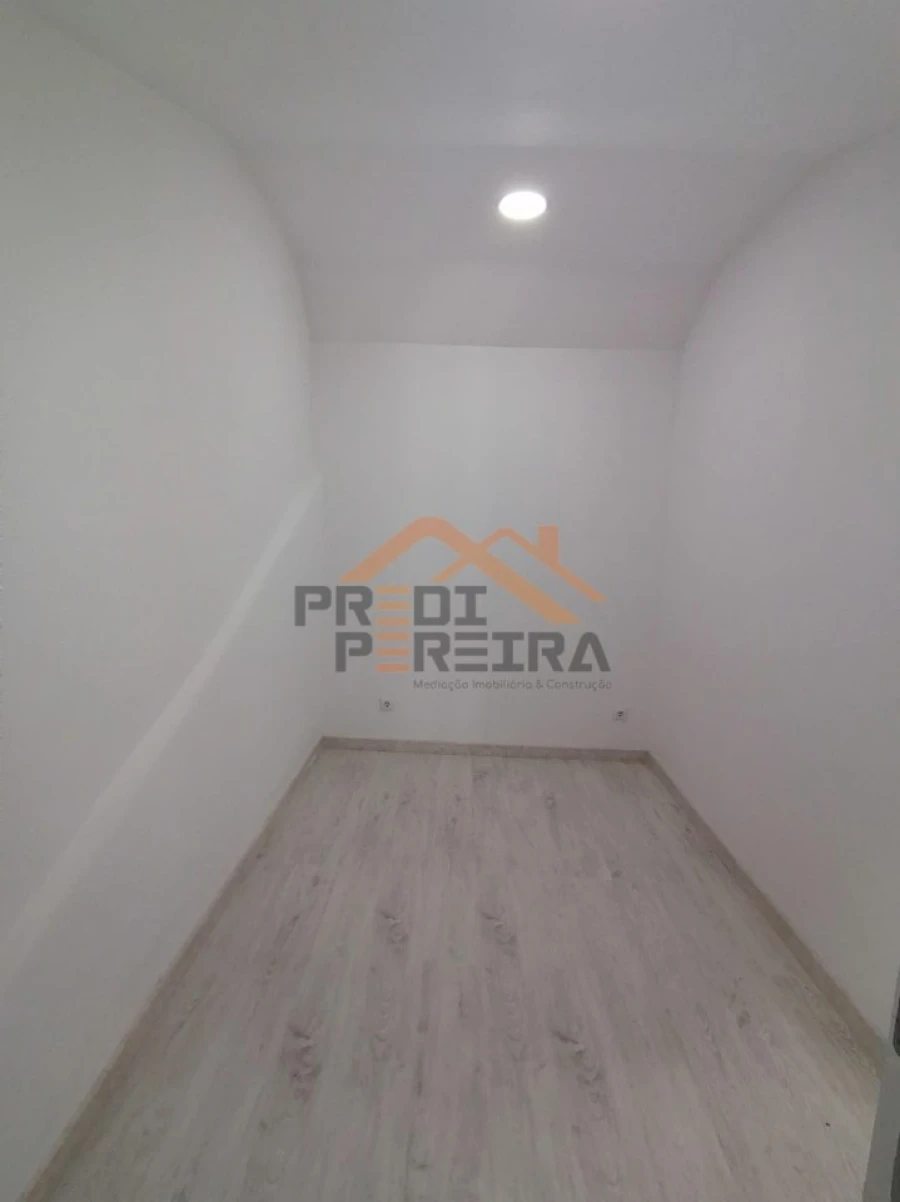 Moradia T9 para Venda em Ajuda Foto 14